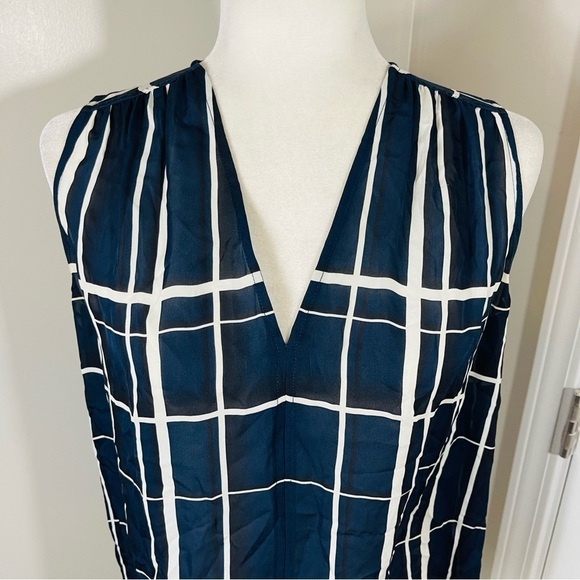 VINCE Navy Blue Lattice Print V-Neck Sleeveless 100% Silk Blouse - XS - Picture 3 of 9